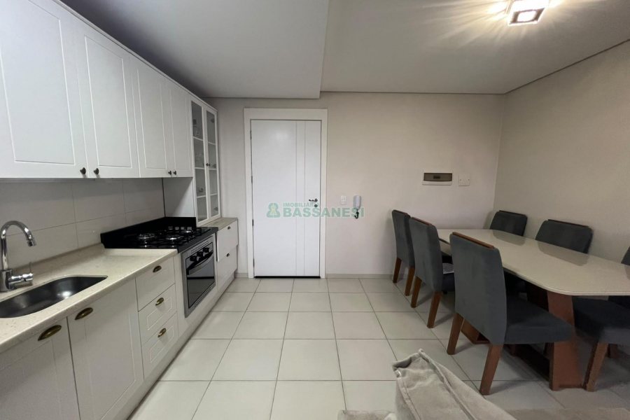 Apto Mobiliado com 65m², 2 dormitórios, 2 vagas, no bairro Cruzeiro em Caxias do Sul para Alugar