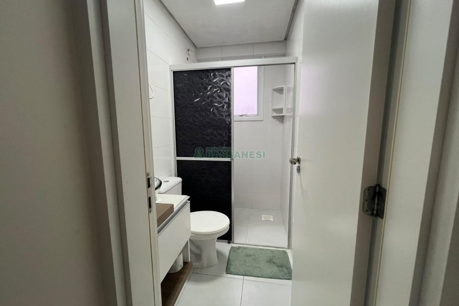 Apto Mobiliado com 65m², 2 dormitórios, 2 vagas, no bairro Cruzeiro em Caxias do Sul para Alugar