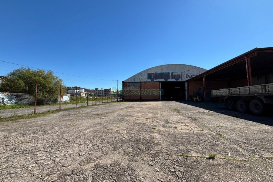 Pavilhão com 1400m², no bairro São José em Caxias do Sul para Alugar