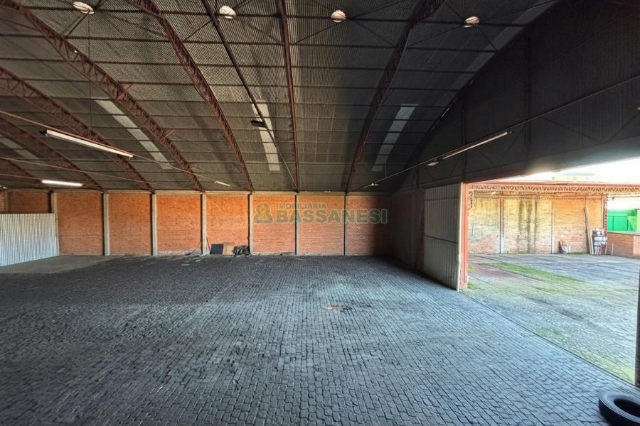 Pavilhão com 1400m², no bairro São José em Caxias do Sul para Alugar