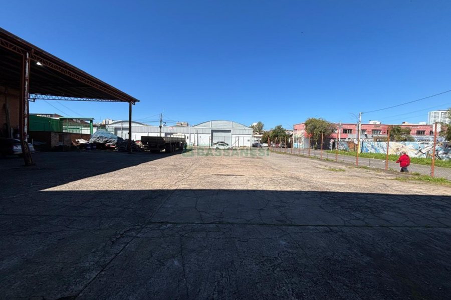 Pavilhão com 1400m², no bairro São José em Caxias do Sul para Alugar