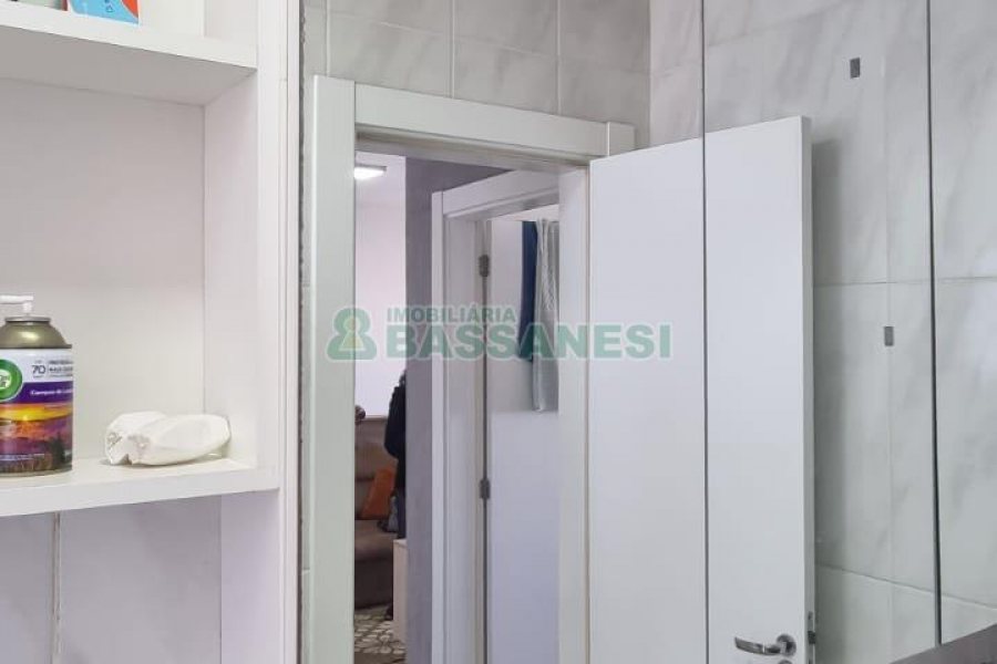 Apartamento com 60m², 2 dormitórios, 1 vaga, no bairro Santa Lúcia em Caxias do Sul para Comprar