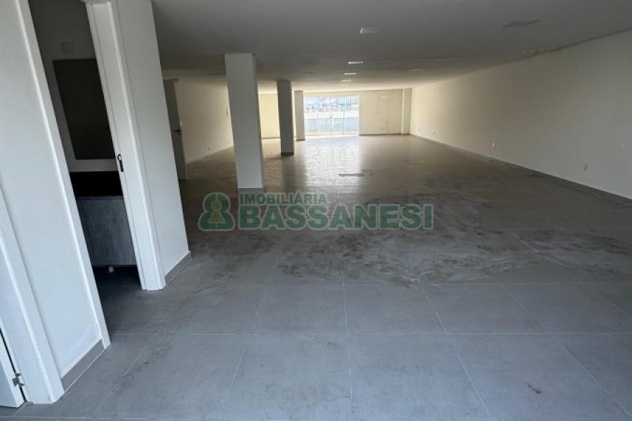 Sala com 140m², no bairro Lourdes em Caxias do Sul para Alugar