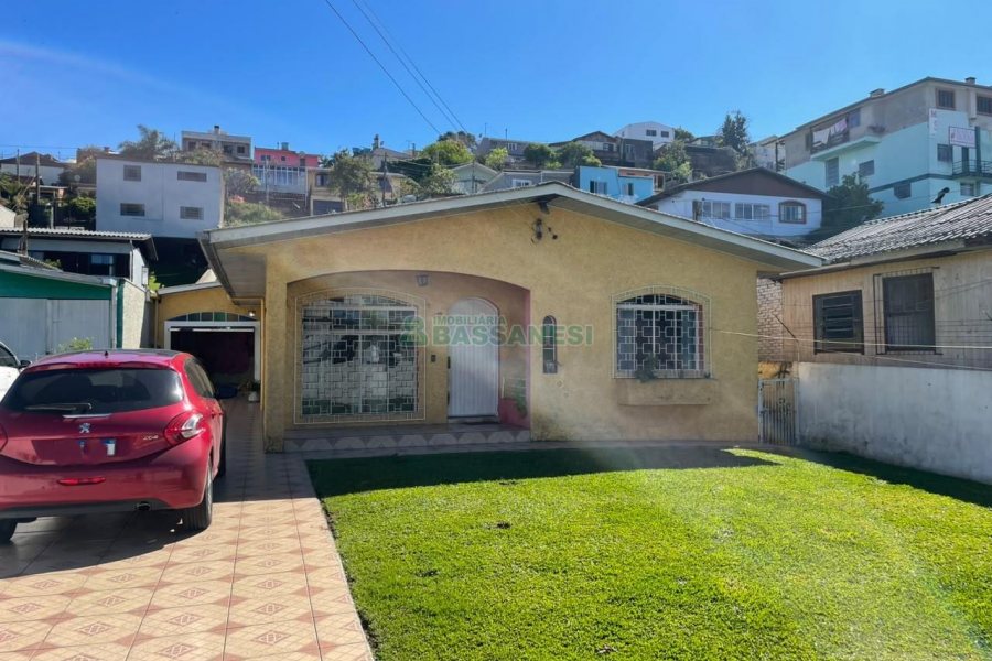 Casa com 100m², 3 dormitórios, 2 vagas, no bairro Presidente Vargas em Caxias do Sul para Comprar