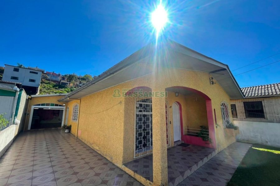 Casa com 100m², 3 dormitórios, 2 vagas, no bairro Presidente Vargas em Caxias do Sul para Comprar