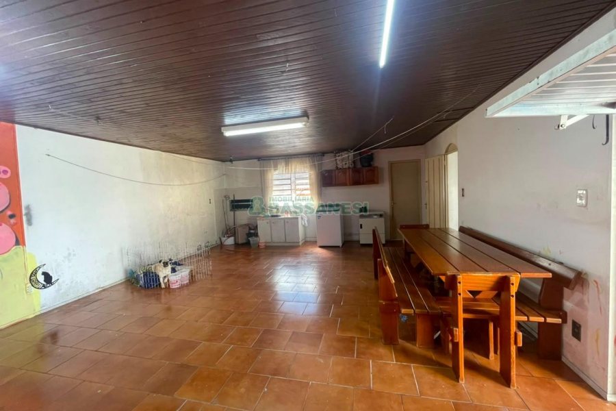 Casa com 100m², 3 dormitórios, 2 vagas, no bairro Presidente Vargas em Caxias do Sul para Comprar