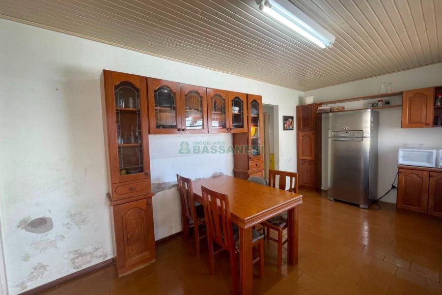 Casa com 100m², 3 dormitórios, 2 vagas, no bairro Presidente Vargas em Caxias do Sul para Comprar
