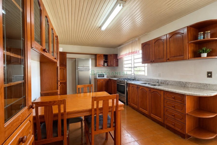 Casa com 100m², 3 dormitórios, 2 vagas, no bairro Presidente Vargas em Caxias do Sul para Comprar