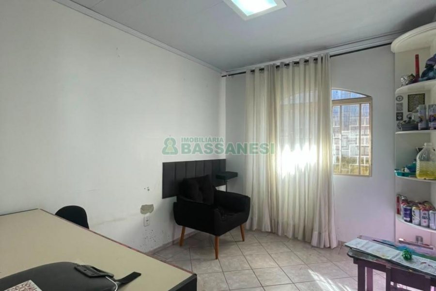 Casa com 100m², 3 dormitórios, 2 vagas, no bairro Presidente Vargas em Caxias do Sul para Comprar