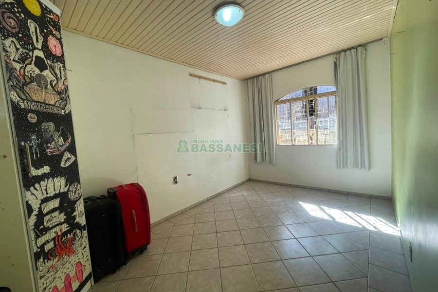 Casa com 100m², 3 dormitórios, 2 vagas, no bairro Presidente Vargas em Caxias do Sul para Comprar