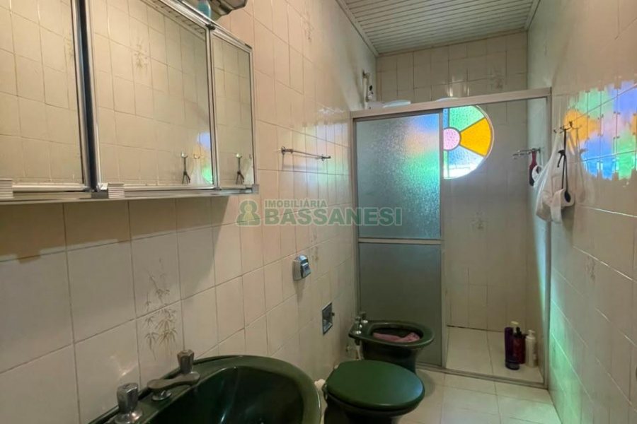 Casa com 100m², 3 dormitórios, 2 vagas, no bairro Presidente Vargas em Caxias do Sul para Comprar