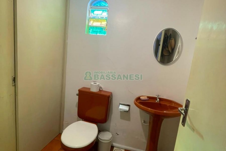 Casa com 100m², 3 dormitórios, 2 vagas, no bairro Presidente Vargas em Caxias do Sul para Comprar