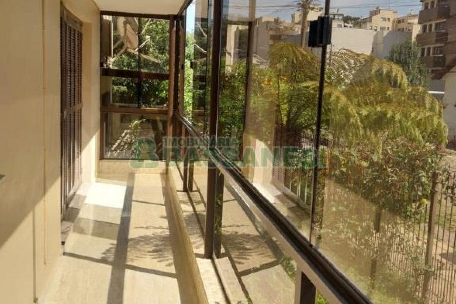 Apto Mobiliado com 105m², 2 dormitórios, 1 vaga, no bairro São Pelegrino em Caxias do Sul para Alugar