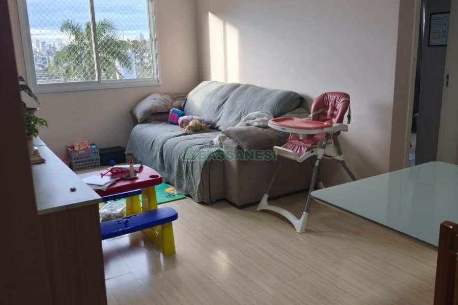 Apartamento com 56m², 2 dormitórios, 1 vaga, no bairro Salgado Filho em Caxias do Sul para Comprar
