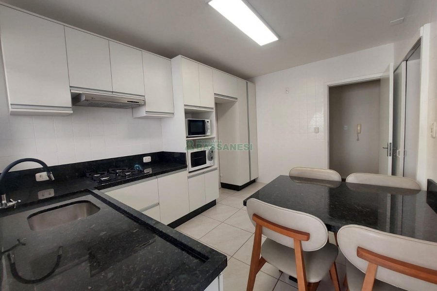Apto Mobiliado com 121m², 3 dormitórios, 1 vaga, no bairro São Pelegrino em Caxias do Sul para Alugar
