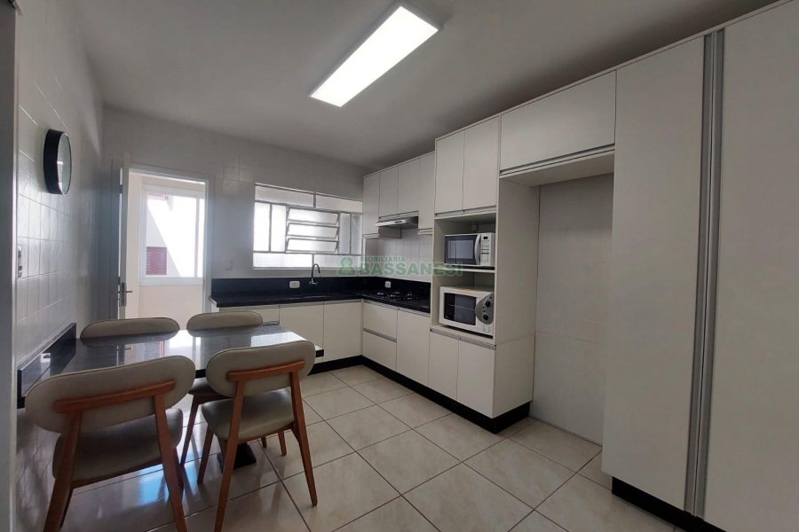 Apto Mobiliado com 121m², 3 dormitórios, 1 vaga, no bairro São Pelegrino em Caxias do Sul para Alugar
