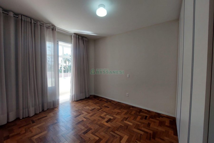 Apto Mobiliado com 121m², 3 dormitórios, 1 vaga, no bairro São Pelegrino em Caxias do Sul para Alugar