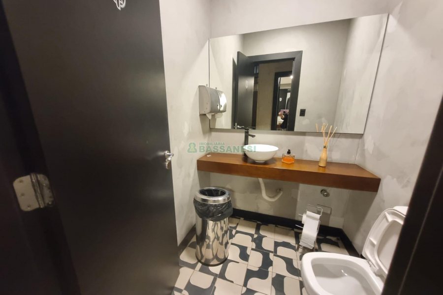 Loja com 400m², no bairro Exposição em Caxias do Sul para Alugar