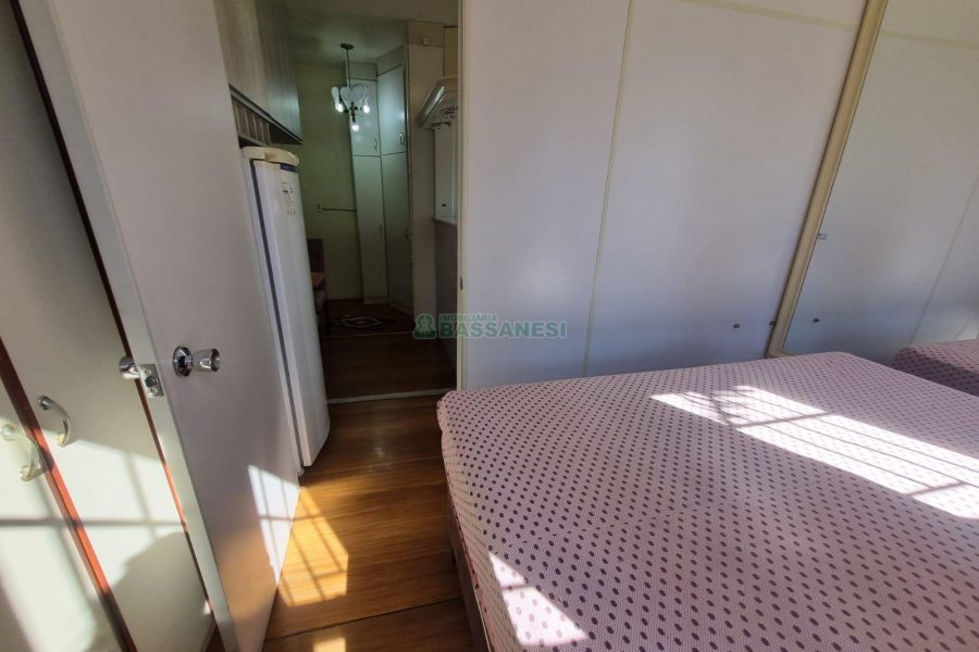 Kitinete Mobiliado com 24m², 1 dormitório, no bairro Centro em Caxias do Sul para Alugar