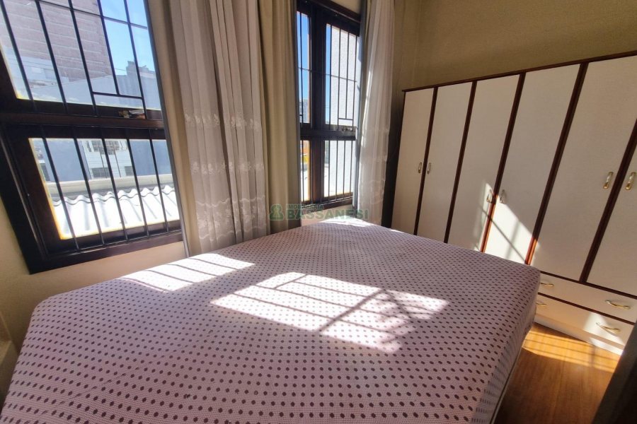 Kitinete Mobiliado com 24m², 1 dormitório, no bairro Centro em Caxias do Sul para Alugar
