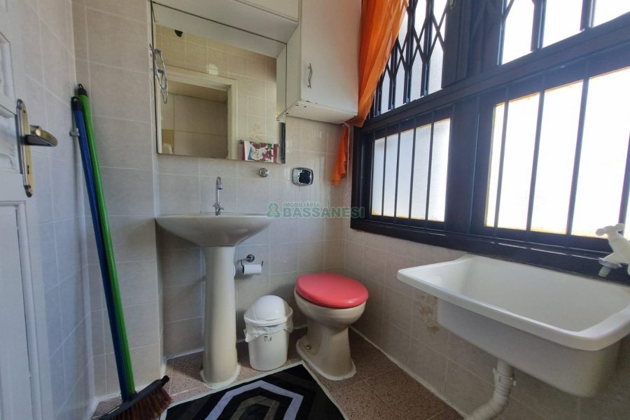 Kitinete Mobiliado com 24m², 1 dormitório, no bairro Centro em Caxias do Sul para Alugar