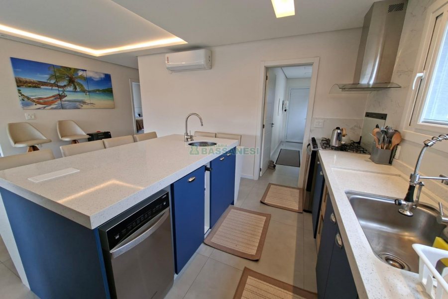 Casa com 266m², 3 dormitórios, 2 vagas, no bairro Esplanada em Caxias do Sul para Alugar
