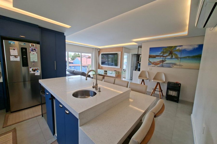 Casa com 266m², 3 dormitórios, 2 vagas, no bairro Esplanada em Caxias do Sul para Alugar