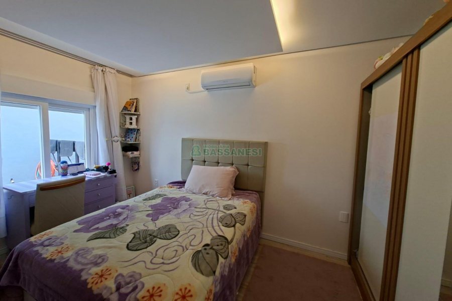 Casa com 266m², 3 dormitórios, 2 vagas, no bairro Esplanada em Caxias do Sul para Alugar