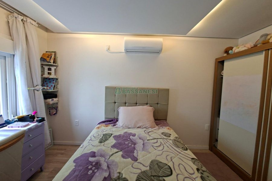Casa com 266m², 3 dormitórios, 2 vagas, no bairro Esplanada em Caxias do Sul para Alugar