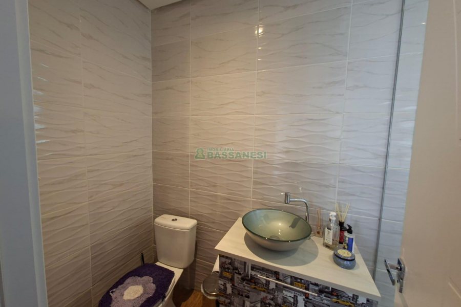 Casa com 266m², 3 dormitórios, 2 vagas, no bairro Esplanada em Caxias do Sul para Alugar