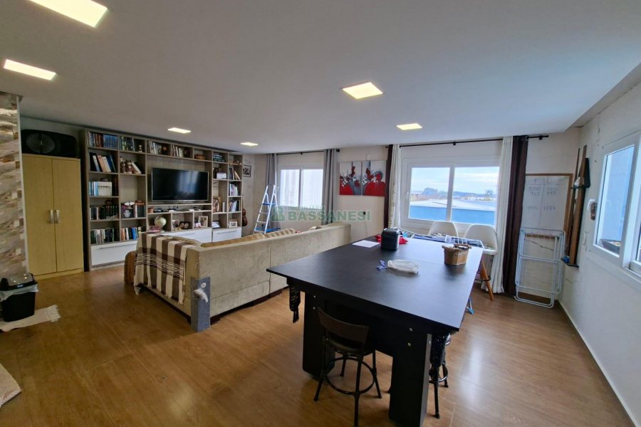 Casa com 266m², 3 dormitórios, 2 vagas, no bairro Esplanada em Caxias do Sul para Alugar