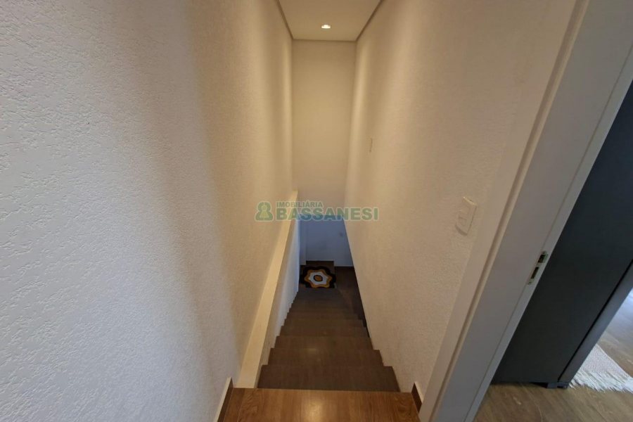 Casa com 266m², 3 dormitórios, 2 vagas, no bairro Esplanada em Caxias do Sul para Alugar