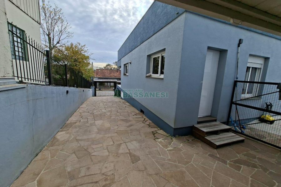 Casa com 266m², 3 dormitórios, 2 vagas, no bairro Esplanada em Caxias do Sul para Alugar