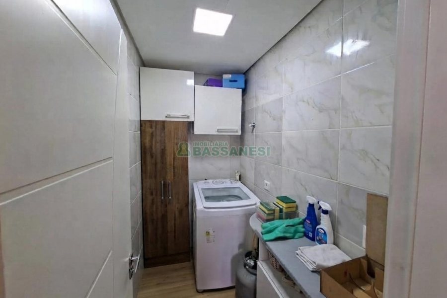 Casa com 266m², 3 dormitórios, 2 vagas, no bairro Esplanada em Caxias do Sul para Alugar