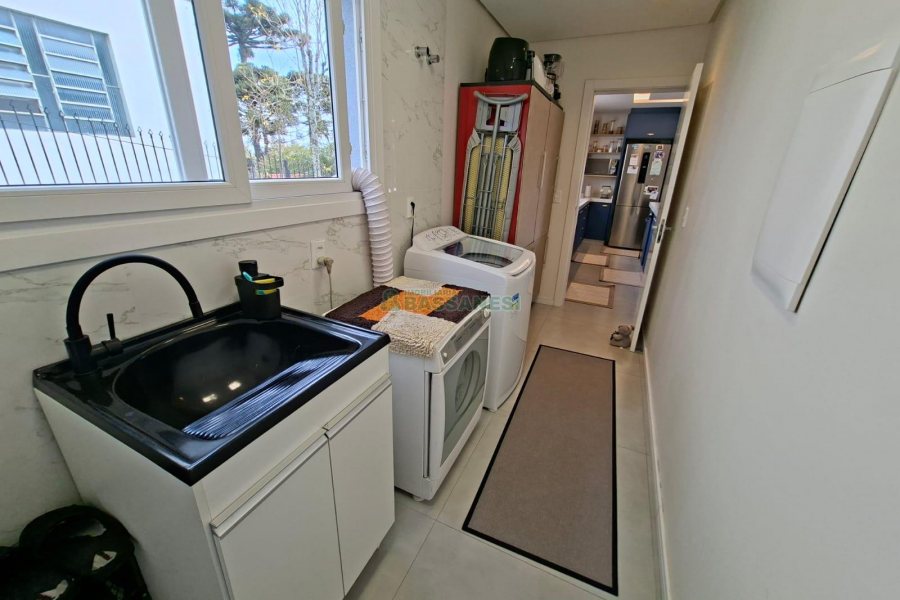 Casa com 266m², 3 dormitórios, 2 vagas, no bairro Esplanada em Caxias do Sul para Alugar