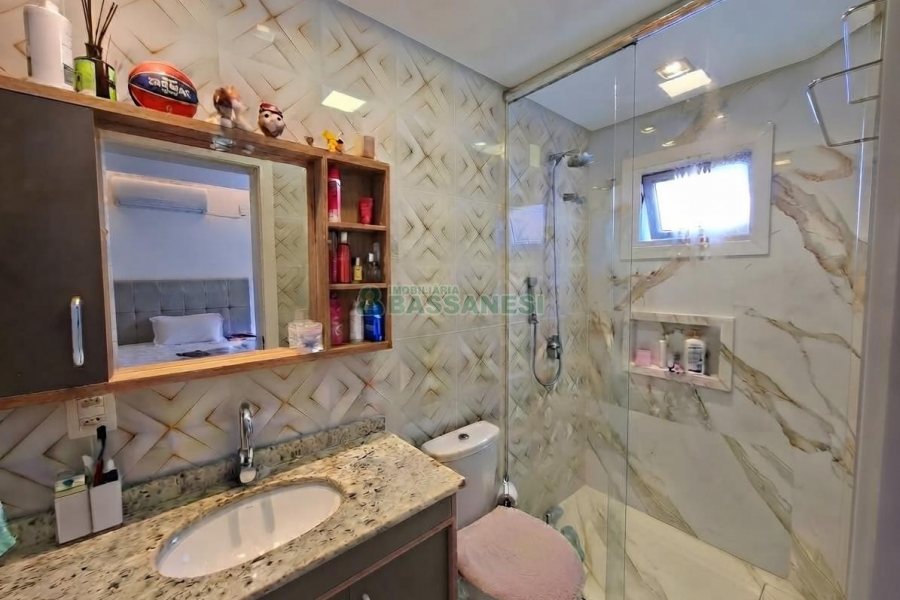 Casa com 266m², 3 dormitórios, 2 vagas, no bairro Esplanada em Caxias do Sul para Alugar
