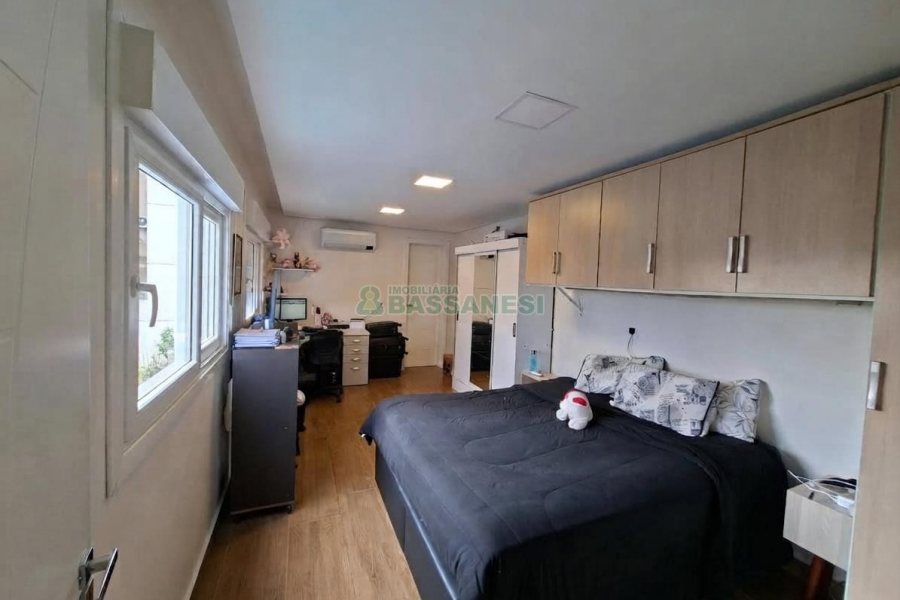 Casa com 266m², 3 dormitórios, 2 vagas, no bairro Esplanada em Caxias do Sul para Alugar