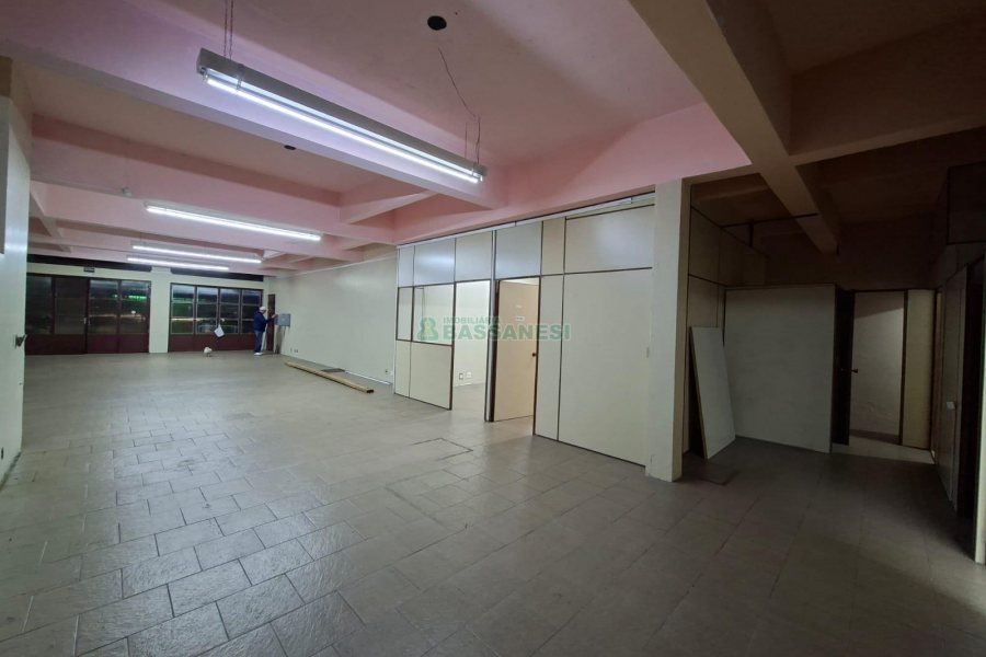 Loja com 171m², no bairro Cristo Redentor em Caxias do Sul para Alugar