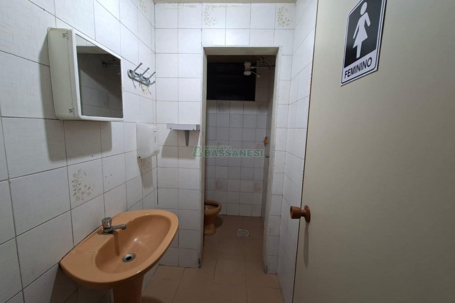 Loja com 171m², no bairro Cristo Redentor em Caxias do Sul para Alugar