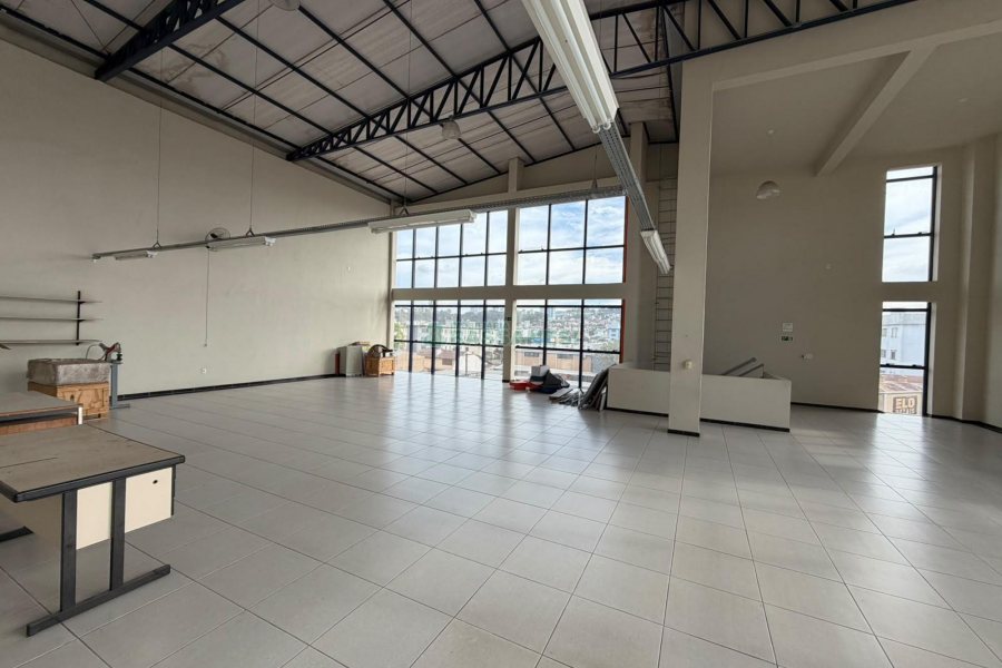 Predio com 1004m², 10 vagas, no bairro Pio X em Caxias do Sul para Alugar ou Comprar