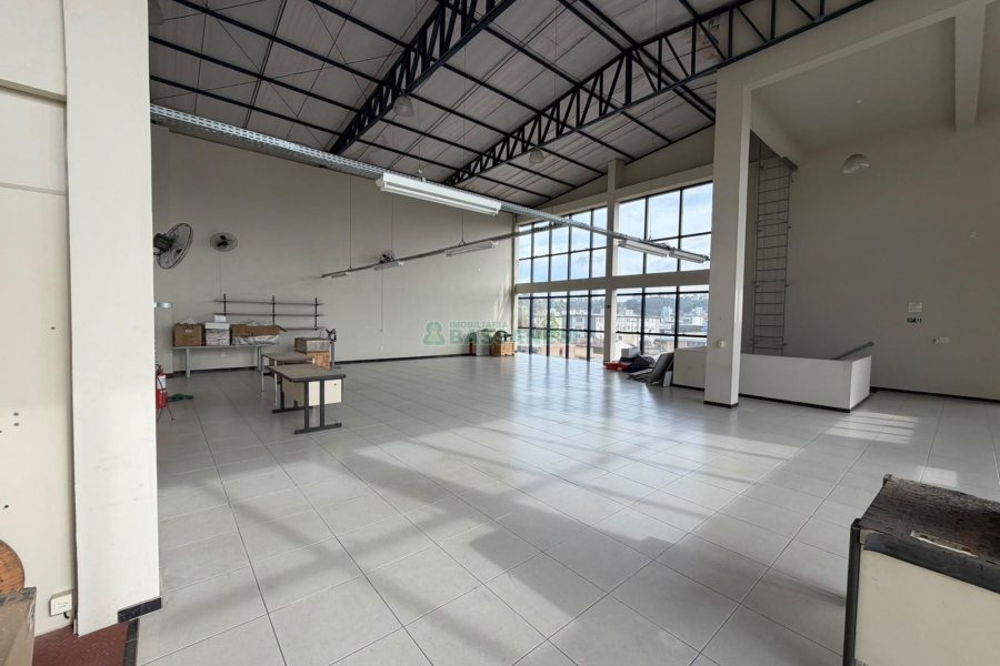 Predio com 1004m², 10 vagas, no bairro Pio X em Caxias do Sul para Alugar ou Comprar
