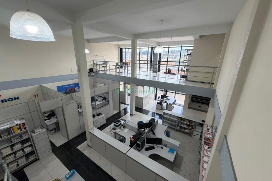 Predio com 1004m², 10 vagas, no bairro Pio X em Caxias do Sul para Alugar ou Comprar