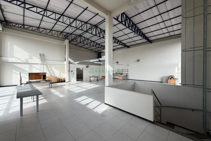 Predio com 1004m², 10 vagas, no bairro Pio X em Caxias do Sul para Alugar ou Comprar