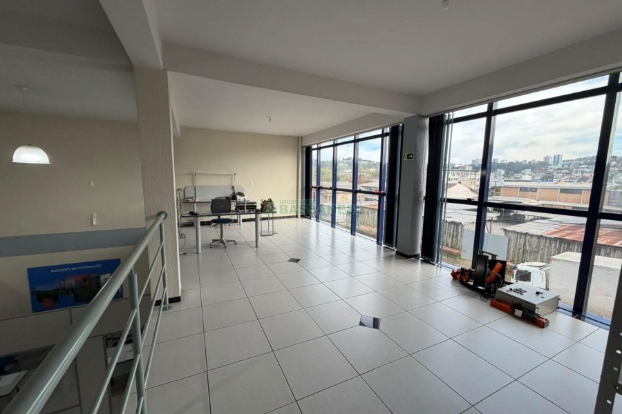 Predio com 1004m², 10 vagas, no bairro Pio X em Caxias do Sul para Alugar ou Comprar