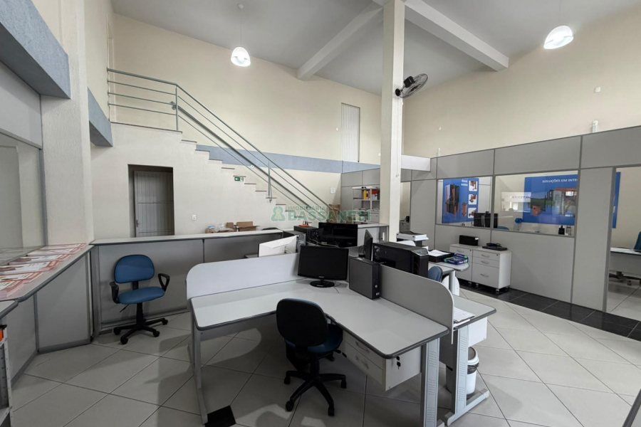 Predio com 1004m², 10 vagas, no bairro Pio X em Caxias do Sul para Alugar ou Comprar