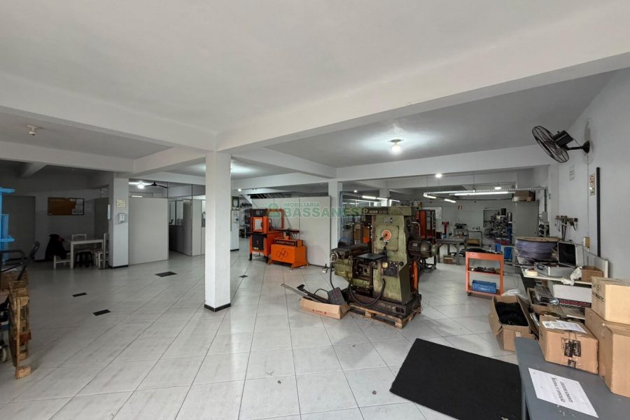 Predio com 1004m², 10 vagas, no bairro Pio X em Caxias do Sul para Alugar ou Comprar