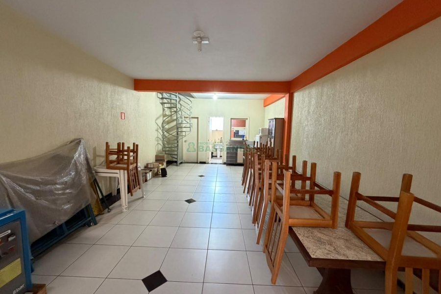 Predio com 1004m², 10 vagas, no bairro Pio X em Caxias do Sul para Alugar ou Comprar