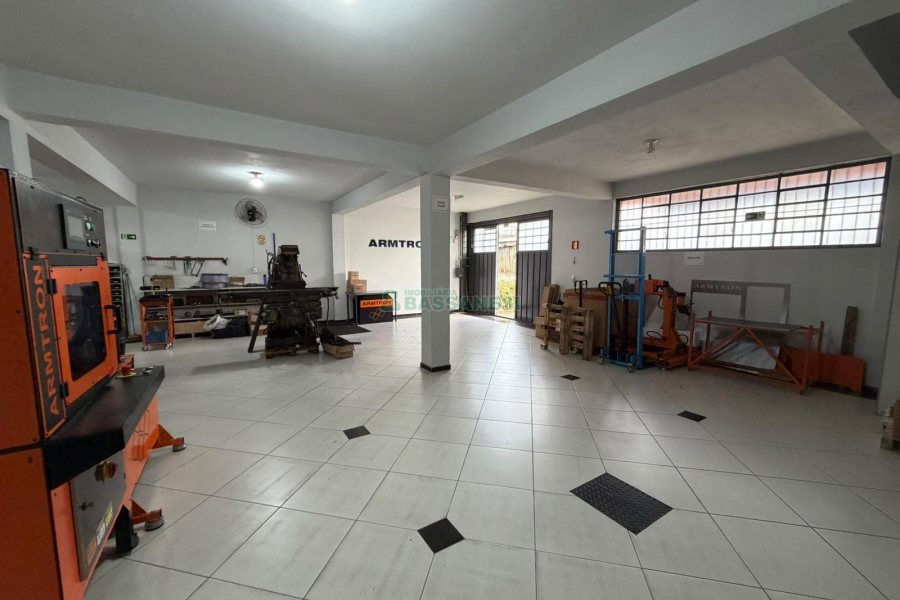 Predio com 1004m², 10 vagas, no bairro Pio X em Caxias do Sul para Alugar ou Comprar
