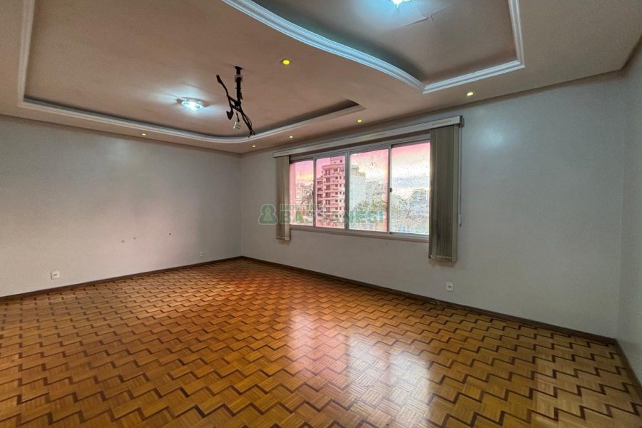Apartamento com 110m², 3 dormitórios, no bairro Centro em Caxias do Sul para Alugar