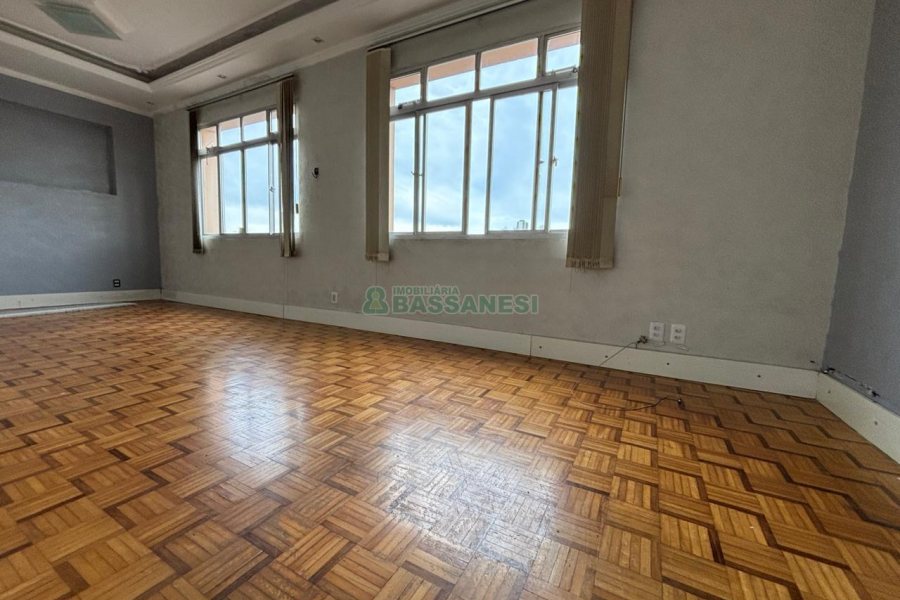 Apartamento com 110m², 3 dormitórios, no bairro Centro em Caxias do Sul para Alugar
